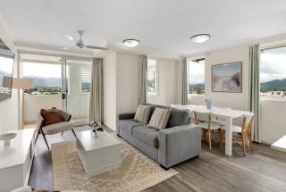 Cairns Central Adjacent Suites, Steps to Esplanade - 0