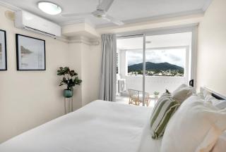 Spacious Cairns Stay - Walk to Esplanade plus Parking - 9