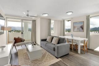 Spacious Cairns Stay - Walk to Esplanade plus Parking - 5