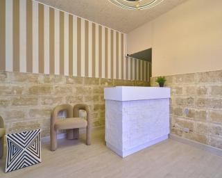 Chic King Suite Bright Private Balcony - 2