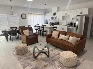 Newly built, private, and cozy - 0
