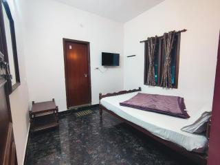 Swarna tourist home - 3