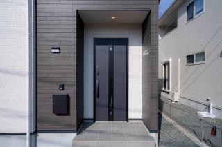 Bright 4BR Home in Ozu Sleeps 11 by Restavio - 2