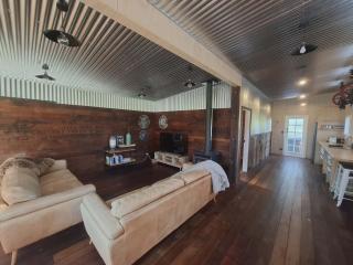 The Shearerton - Woolshed Retreat - 7