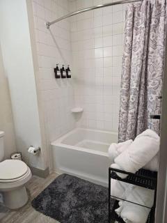 Luxury Riverwalk Condo Pool, Balcony, Parking - 8