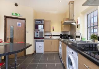 City Centre - Huntingdon Street Apartments at the Foresters Inn on Huntingdon Street by the Victoria Centre Shopping Centre - Bar is not Open - - 6