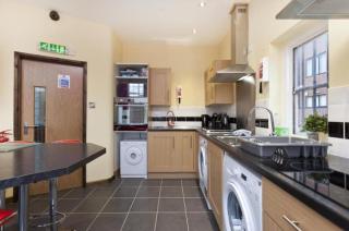 City Centre - Huntingdon Street Apartments at the Foresters Inn on Huntingdon Street by the Victoria Centre Shopping Centre - Bar is not Open - - 1