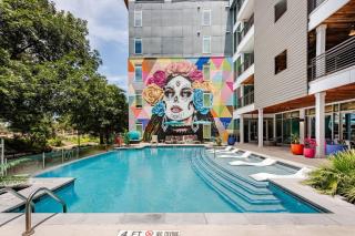 Riverwalk Oasis - Pool, Free Parking Views - 6