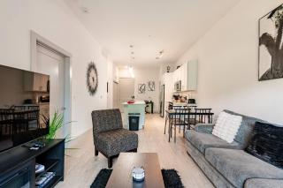 Riverwalk Oasis - Pool, Free Parking Views - 5