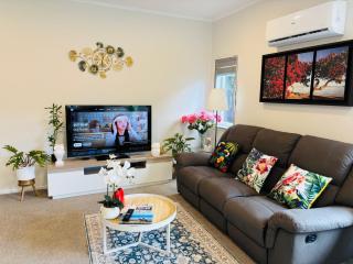 Sunny 3BR Home - Close to Essentials & Transport - 7