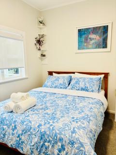 Sunny 3BR Home - Close to Essentials & Transport - 1