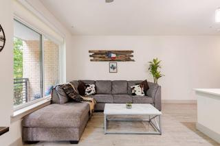 Riverwalk Pool View Condo Pets Free Parking - 7