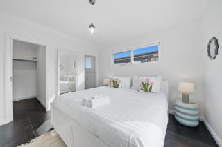 Spacious 4BR Home Near Hobart Airport Perfect for Families - 8