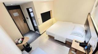 Green Tree Inn Express Shanghai Bund Yuyuan Xiaonanmen Metro Station - 3