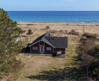 Holiday Home With Sea View And Beach Nearby - 0