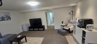 Cozy Basement Suite - 9