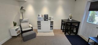 Cozy Basement Suite - 8