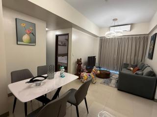 Modern Cozy 2BR Next to Okada Casino Manila Airsports MOA - 4
