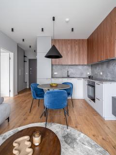 Ozas Bright 1bed, Work Desk, Quiet Yard, Bath, Private Parking - 5