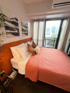 Knightsbridge Makati Staycation near Century City Mall - 1