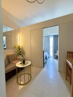 Stunning Pool and City View - 6