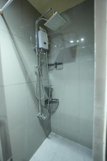 Affordable 1BR Makati with fast wi-fi and Netflix - 8