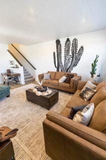 4BR Modern Western-Seasonal Pool-Sauna - 1