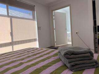 Your Mandurah Getaway with a bathroom in each room - 8