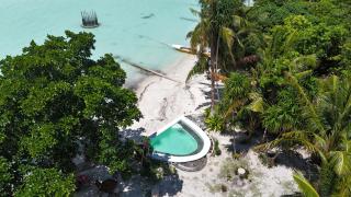 Maayun, Kei Islands Seaside House with Large Upper Veranda - 4