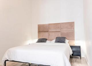 Near Westbahnhof Station Simple 2BR & 1LR Apartment - 4