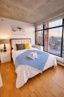 Modern Downtown Apartment with Million City Views - 8