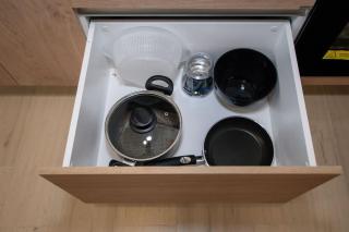 Cozy Studio 200Mbps Gym & Pool Walk to Malls - 4