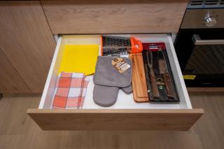 Cozy Studio 200Mbps Gym & Pool Walk to Malls - 2