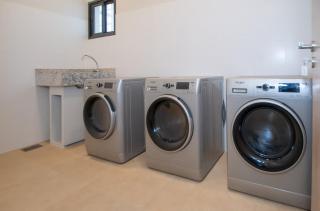 Modern Studio near Malls Gym and Rooftop Pool - 1