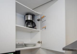 Stylish 1BR Pool & Gym Near Top Malls - 1