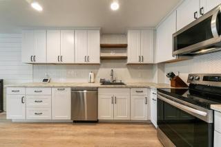 Lake Village Getaway condo - 8