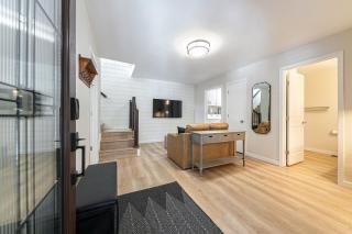 Lake Village Getaway condo - 2