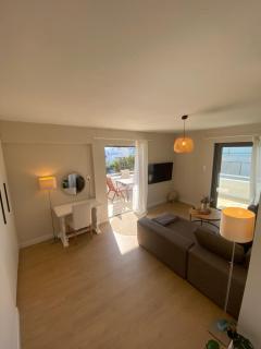 One bedroom suite byArtistunknown - 0