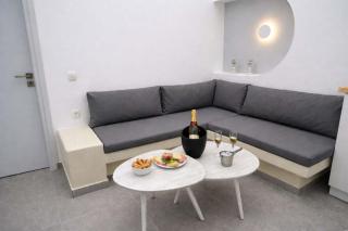 Iliana's Getaway - Private Villa with Jacuzzi - 3