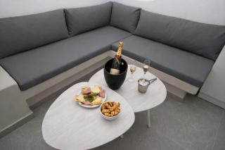 Iliana's Getaway - Private Villa with Jacuzzi - 4