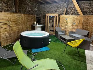 Grande maison entre vert et bleu - 7