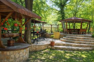 Spacious 1BR w/ Pool | Free Parking & Terrace - 1