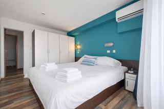 Sunny Apartment w/ Pool • 5 min to Beach - 4