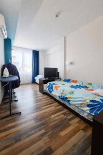 Sunny Apartment w/ Pool • 5 min to Beach - 1