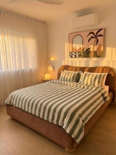 Beachfront | Brand New Luxe Reno | 200m To Square - 9