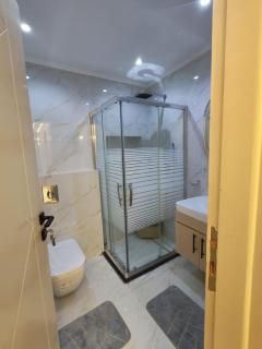 شقه فندقيه امام مطار القاهره ومستشفي السعودي - 2