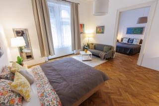 Dynasty Apartment - 3 bdrms, central location - 6