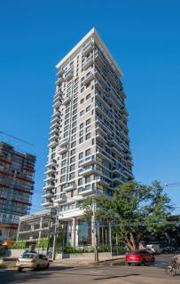 Prime Location 1BR apt Steps from Mall - 5