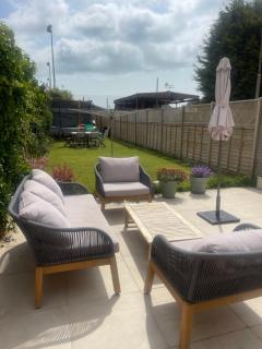 Lancing Seaside Home near Station - 0