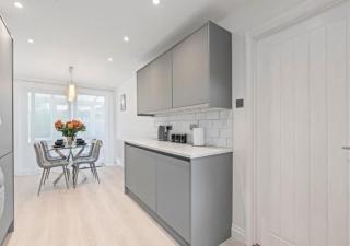 New! Sleeps 6-Free Parking-Long stays-Contractors - 2